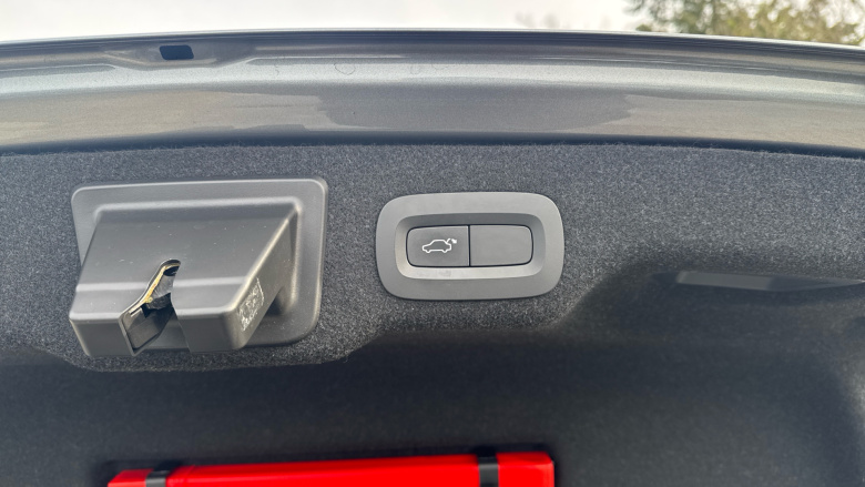 Volvo S90 2.0 D4 R DESIGN 4dr Geartronic Diesel Saloon